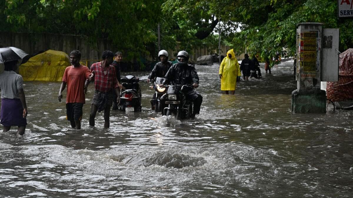 Heavy Rainfall Lashes Chennai: Schools, Colleges Shut, Flights Cancelled Amid Waterlogging and Traffic Disruptions